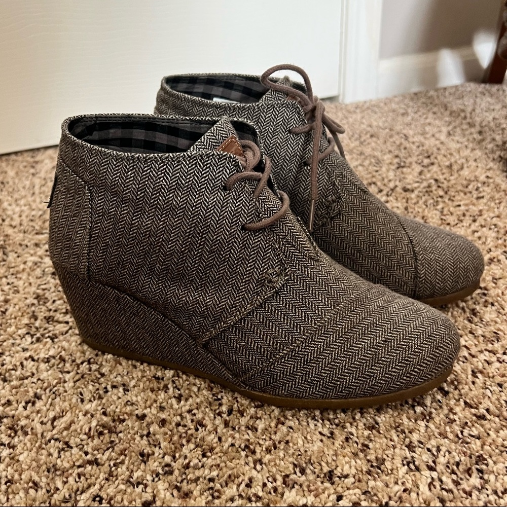 TOMS Wedge